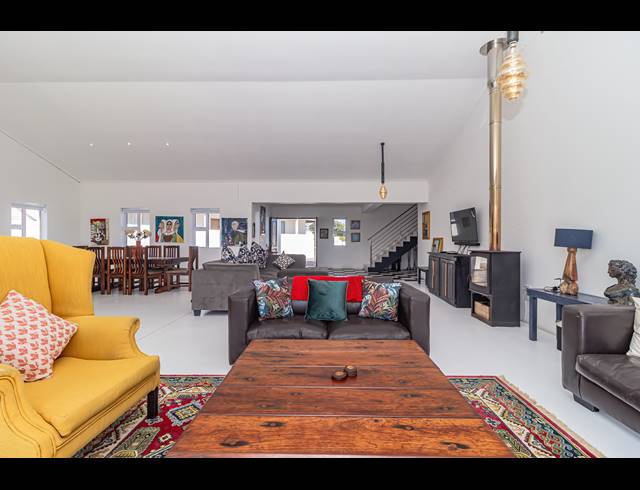 3 BEDROOM HOUSE FOR SALE IN GROTTO BAY